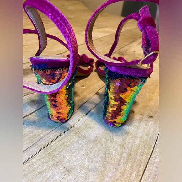 Betsey Johnson Iliana Size 7.5 Magenta Heels - Picture 5 of 9